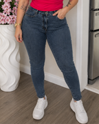 Pantalón de Tiro Alto con Corte Estilizado®