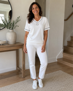Elegante conjunto de top y pantalón con cuello en V