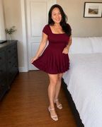 Vestido Corto de Escote Cuadrado con Cintura Definida y Falda con Vuelo®