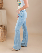 Pantalón Ajustado de Pierna Acampanada