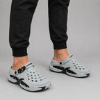 Zuecos deportivos con correa ajustable