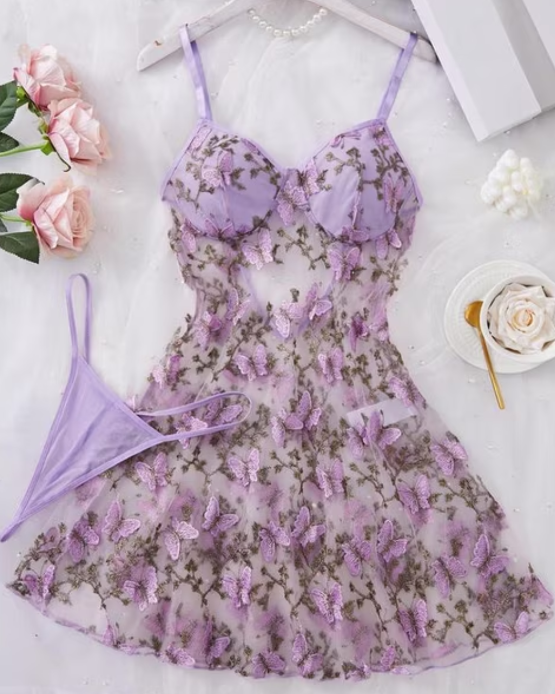 Camisón de Tul Bordado con Flores y Mariposas