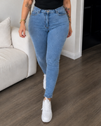 Pantalón de Tiro Alto con Corte Estilizado®