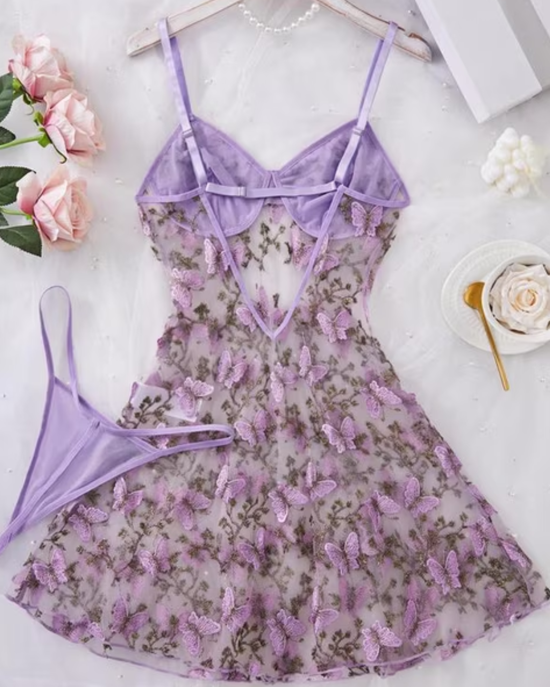 Camisón de Tul Bordado con Flores y Mariposas