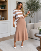 Conjunto de Blusa a Rayas y Falda Midi