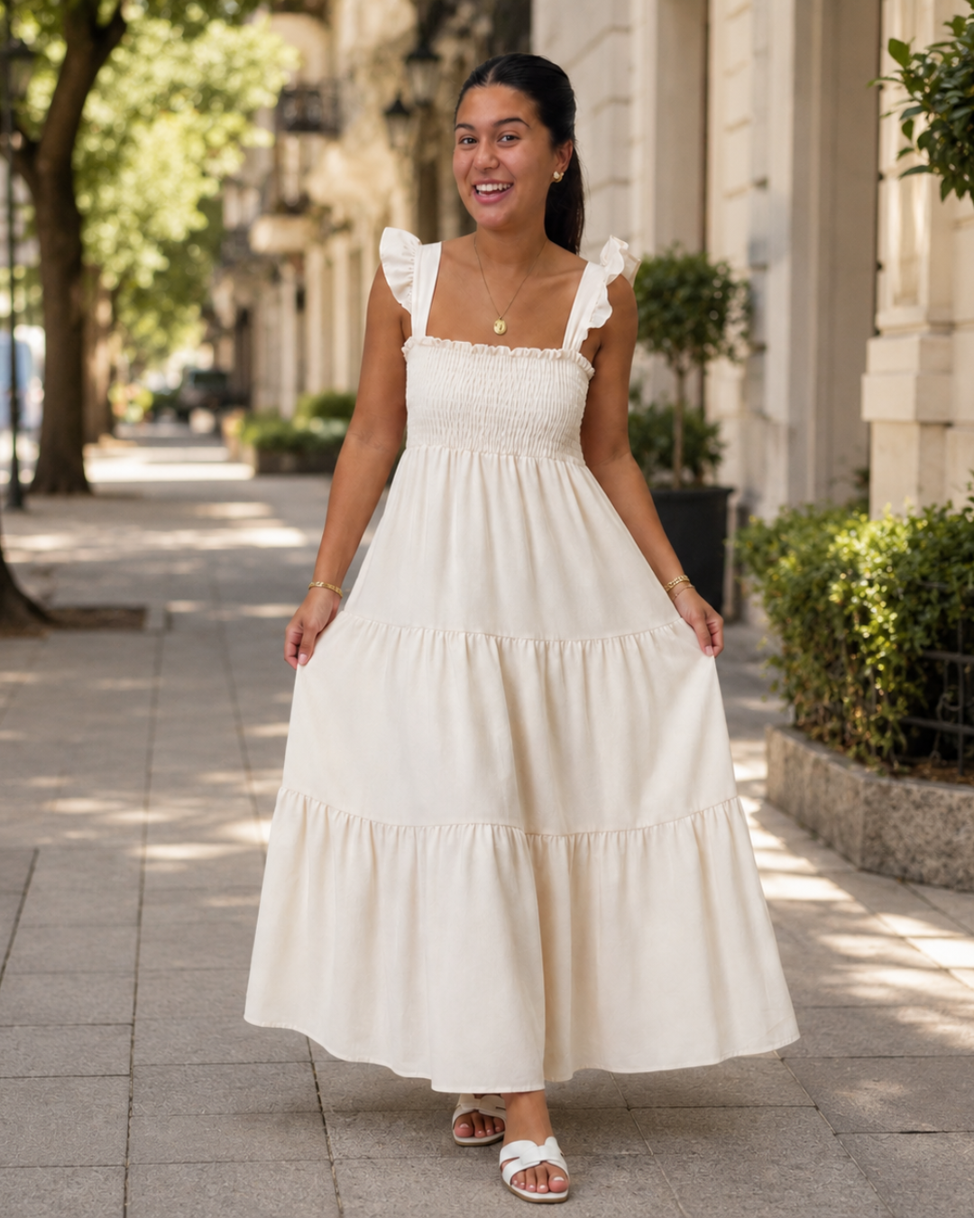 Vestido Largo con Tirantes y Cuerpo Fruncido