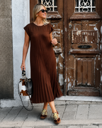 Vestido largo elegante con pliegues finos